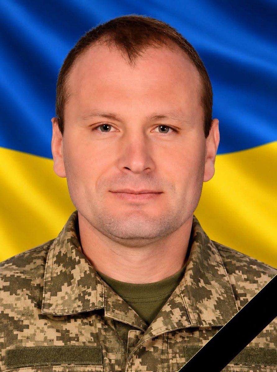 volodarskijo's tweet photo. З великим сумом і глибоким смутком повідомляємо, що, захищаючи територіальну цілісність України від російської агресії, героїчно загинув наш земляк, житель села Вільна Терешківка Івахно Валерій Миколайович.
Валерій Миколайович народився 18 листопада 1971 року. Здобув середню освіту у Вільнотерешківській середній школі, по закінченні якої працював на різних підприємствах міста Кременчука.
07 лютого 2023 року був призваний до лав Збройних Сил України. Проходив службу на посаді матроса (в/ч А4123, в/ч А4895).
Мужньо виконуючи свій військовий обов'язок та бойове завдання поблизу населеного пункту Степове Синельниківського району Дніпропетровської області, з 04 грудня 2025 року вважався зниклим безвісти. Наразі підтверджено його загибель...
Висловлюємо щирі співчуття рідним, близьким, друзям і всім, хто знав та шанував Валерія Миколайовича. Світла пам’ять про мужнього Захисника України назавжди залишиться в наших серцях.
Прощання з Валерієм Івахном відбудеться завтра, у п’ятницю, 25 вересня:
 10:00 — прощання у Кременчуцькому Міському Палаці Культури;
 11:00 — панахида у Свято-Миколаївському соборі;
 12:00 — виїзд до Свіштовського кладовища.
Вічна пам’ять і слава Герою!