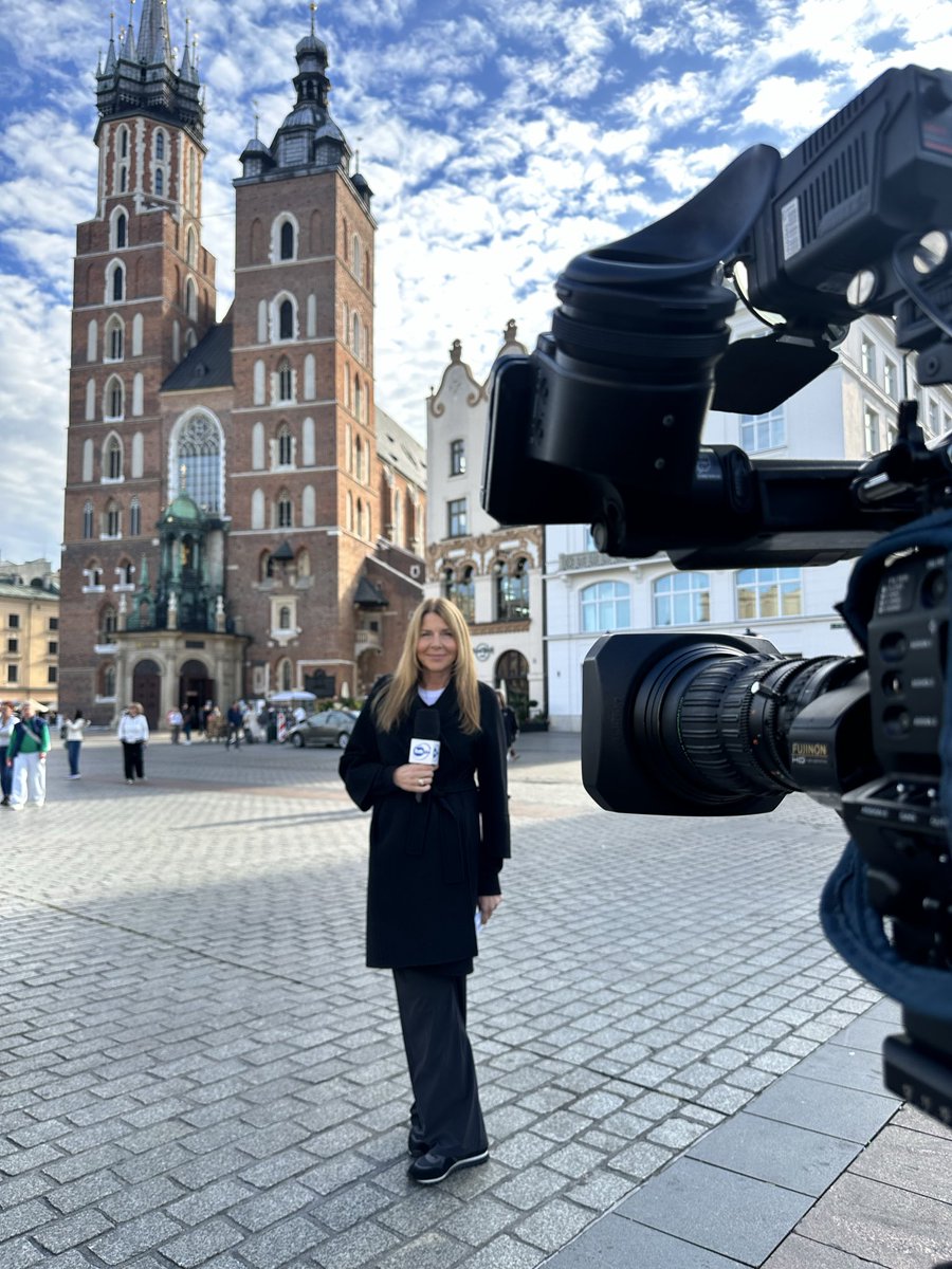 KolendaK's tweet photo. 20.45 w @tvn24 wieczór wyborczy prosto z Krakowa. O 21.00 pierwsze sondażowe wyniki wyborów prezydenckich. https://t.co/HnKVUNiQPN