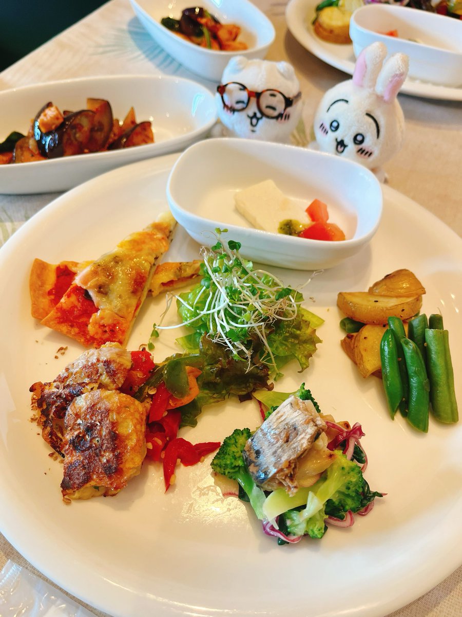 ton_mama_'s tweet photo. 宝塚のカロスキューマさんで念願の前菜付きランチをいただいて来ました😋（前菜付きのみ２日前までに要予約）期待通りどれもこれも美味しくて大満足💕夫と一緒だったのでトマト系クリーム系1つずつ大盛りオーダーでシェアしましたが満腹！（次私は普通でいいかな💦）特にクリーム系パスタがおすすめ🫶 https://t.co/JbdYU3gnln