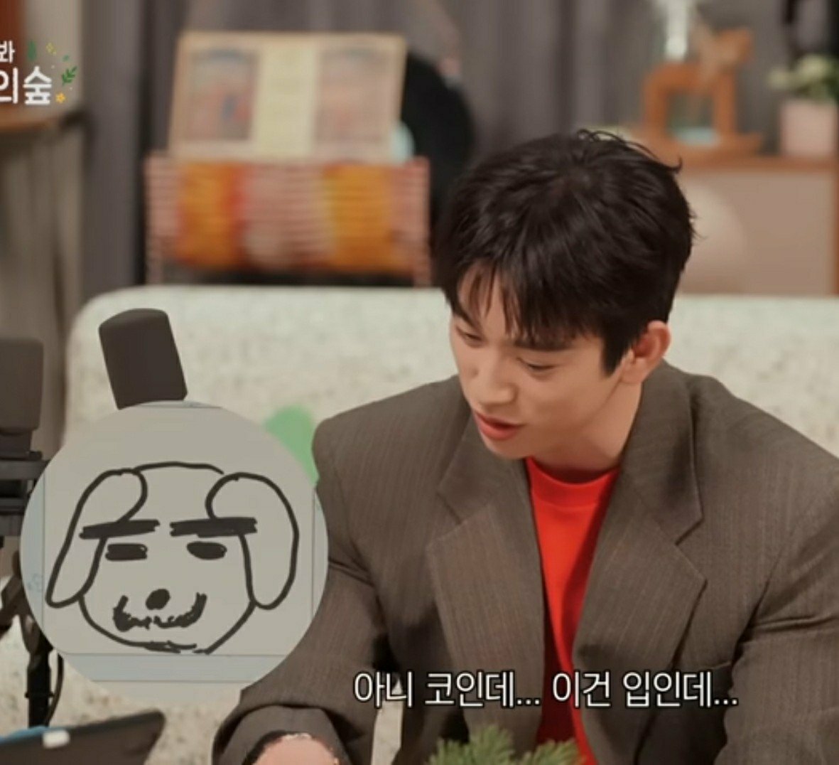 190330_muse's tweet photo. 테이블 선풍기를 켜고 뜨거운 커피를 마시고 있다. 
운전할 때 온열 시트 on, 차량 에어컨. 

겨울에 맨발에 크록스 신고 반바지에 패딩 입고 아이스크림 먹는 애들을 나무랄 수 없을 듯. 

'잘 하고 싶은데 부끄러울 때가 있잖아요.'의 그런 명절이 지나갔다. <--사람이 덜 된 느낌적 느낌 https://t.co/AuzcgpvZn6