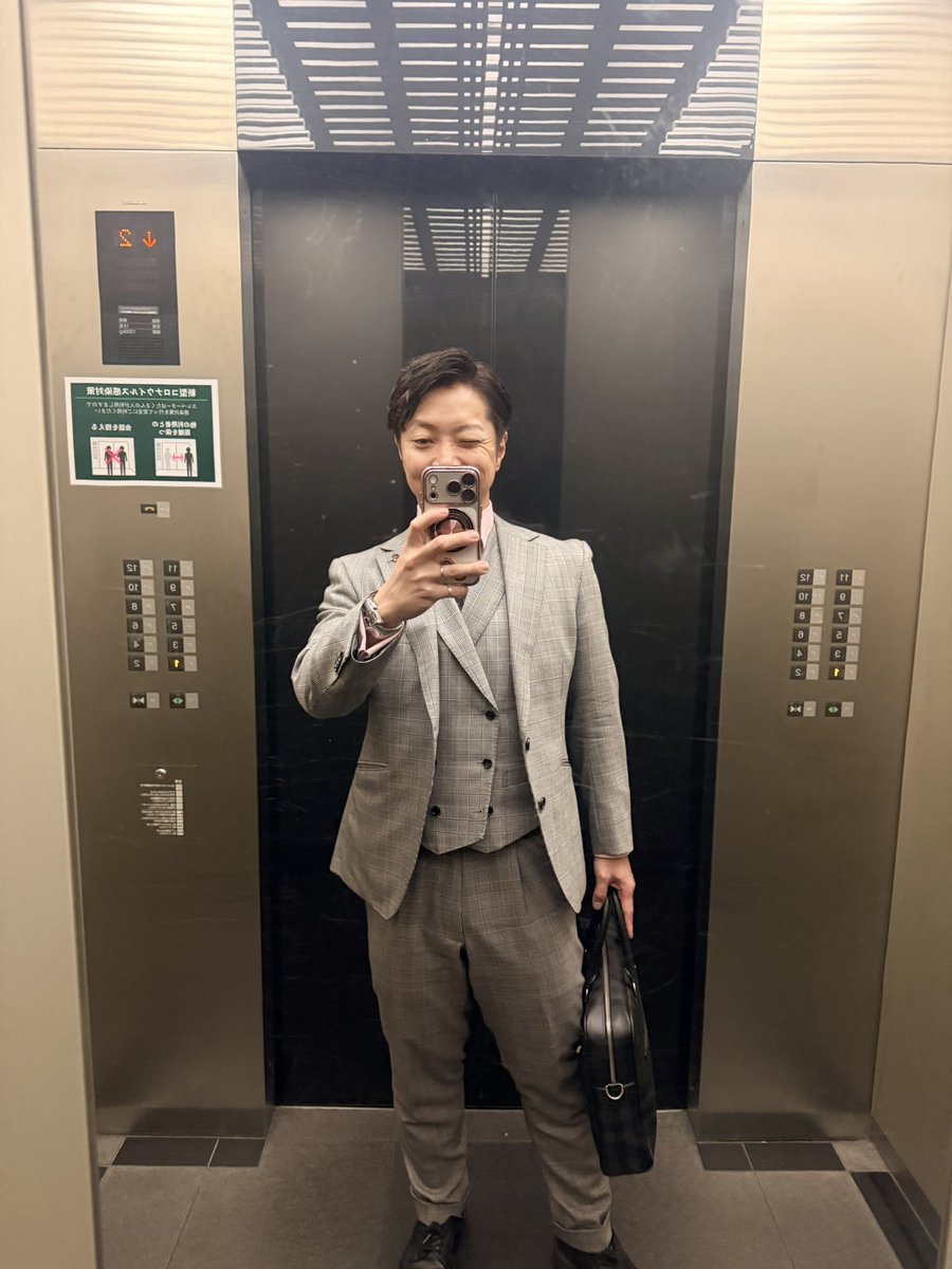 yuta_kikuchi's tweet photo. #舞台ひとしずく

配信見ました。
みんな何かに向かって必死に生きてました。

私は普段は金融マンをしているので、舞台に立つのは年に1回程度です。
パンフレットに
【人生を豊かに生きる】
と書きましたが、この演劇もその一部になりました。

ご来場、並びにご鑑賞
誠にありがとうございました！ https://t.co/nSoezAvmfB