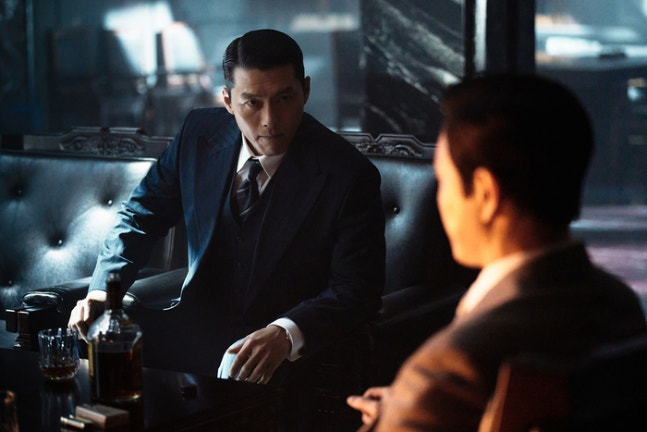 tang__kira's tweet photo. Sutradara Woo Hyunmin, yang kerja bareng Hyun Bin di film Harbin dan Made in Korea, bilang perubahan Hyun Bin bukan cuman di berat badan.

Di Film Harbin, Hyun Bin memerankan Ahn Junggeun, pahlawan Korea. Tapi di Made in Korea, Hyun Bin harus merubah mindsetnya berbalik 180 derajat karena dia memerankan seorang villain.

Apalagi di Season 2, Baek Kitae tuh karakternya yang lebih jahat lagi, lebih rakus lagi, pengen posisi yang lebih tinggi lagi, tamaknya ga habis-habis dan akan melakukan segala cara untuk mencapai itu.

https://t.co/1ertphntbG