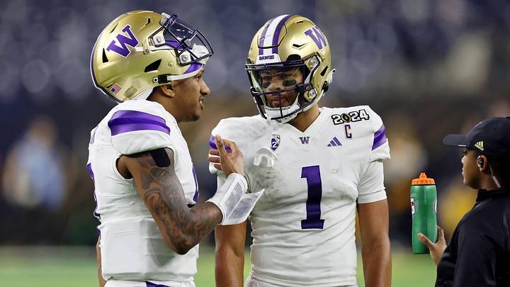 EP40isgay's tweet photo. Iโll never take you guys for granted again, Penix and Odunze, we used to watch gods play, now we watchโs retards #firefisch #fuckdemond #uw #huskies https://t.co/EemBAHSSiY