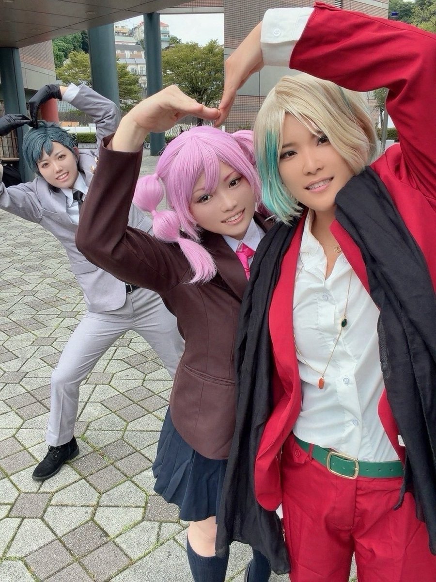 mob__178's tweet photo. Cosplay⚽️
ﾌｨﾌｽ❣️with夕香😘 昔やってた時より赤スーツ着てる https://t.co/DK7ysgPa1E