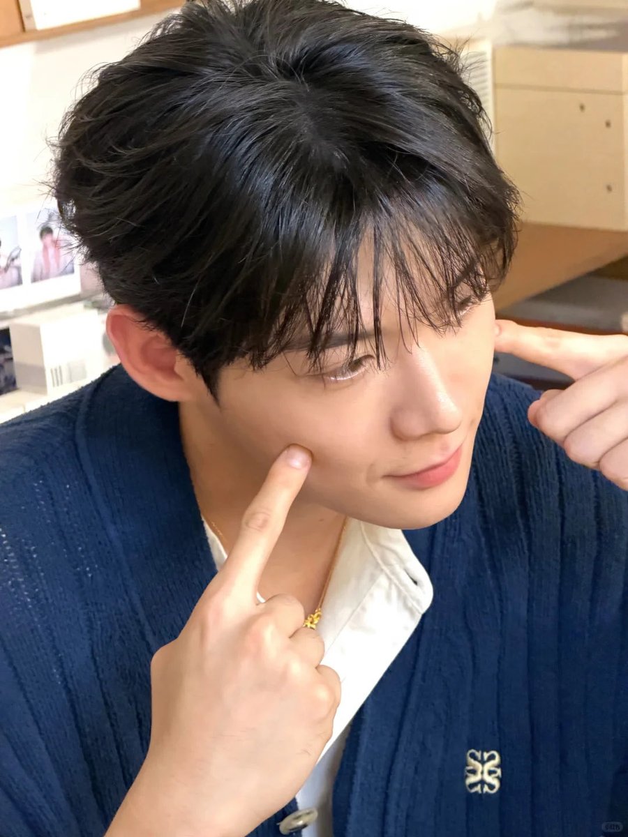 Indsiksyu's tweet photo. “Xuôi dòng theo con nước thênh thang 
Miền quê ả lúa xanh bạt ngàn 
Trên đồng nắng cháy chang chang
Chèo xuồng ba lá e đưa chàng KimYoonSik qua sông” 

 #KimYoonSik #김윤식 #金允植 https://t.co/Dv6uQSfoCN