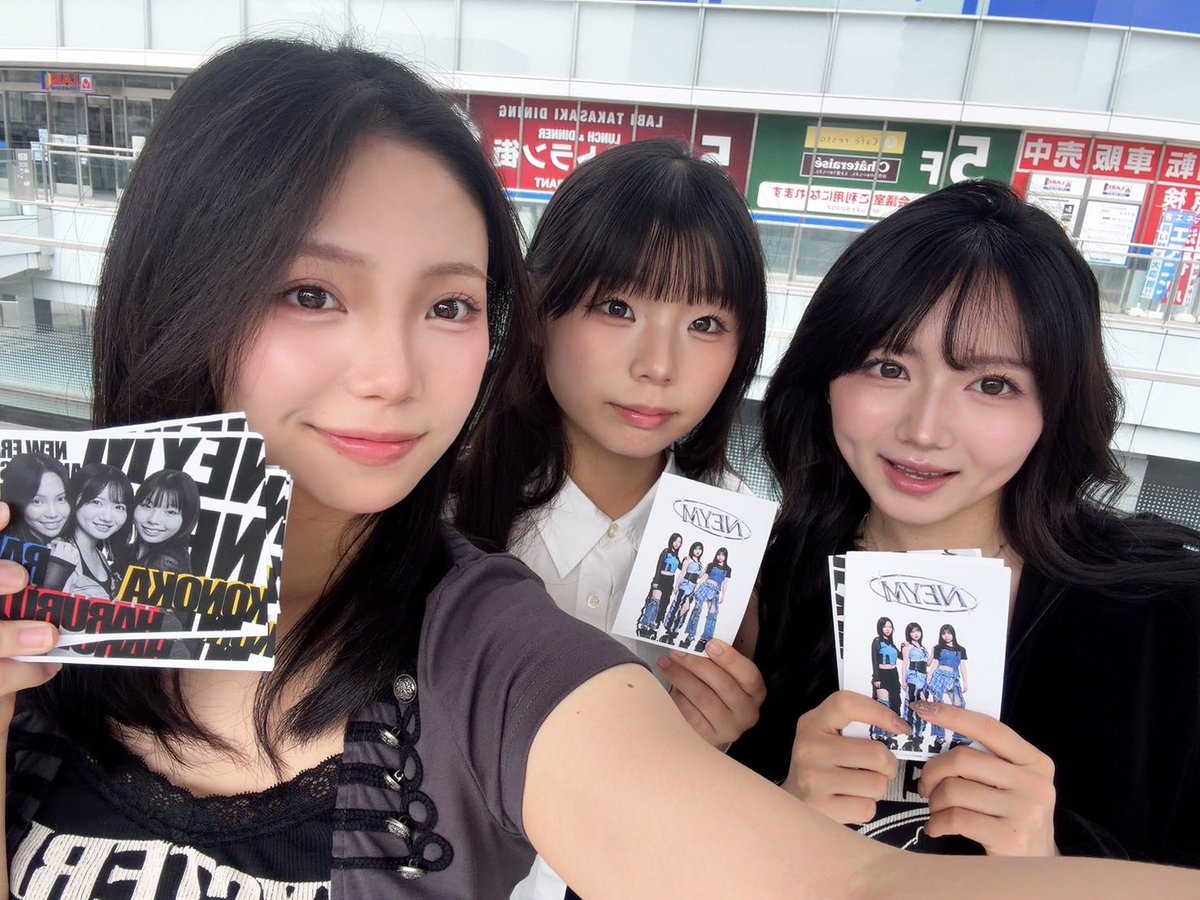 NEYMofficial's tweet photo. こんにちは！
今日は9/28日！明日！！リリース予��の3rdシングル 「Hurry up」のリリースイベントをしてきました🫶🏻

私たちに会いに来てくださった方も、初めて見てくださった方も本当にありがとうございました！

次は10/10.11日のGフェスなので、ぜひ会いに来てください⭐️
#NEYM #イベント https://t.co/4iYpmBIk4W