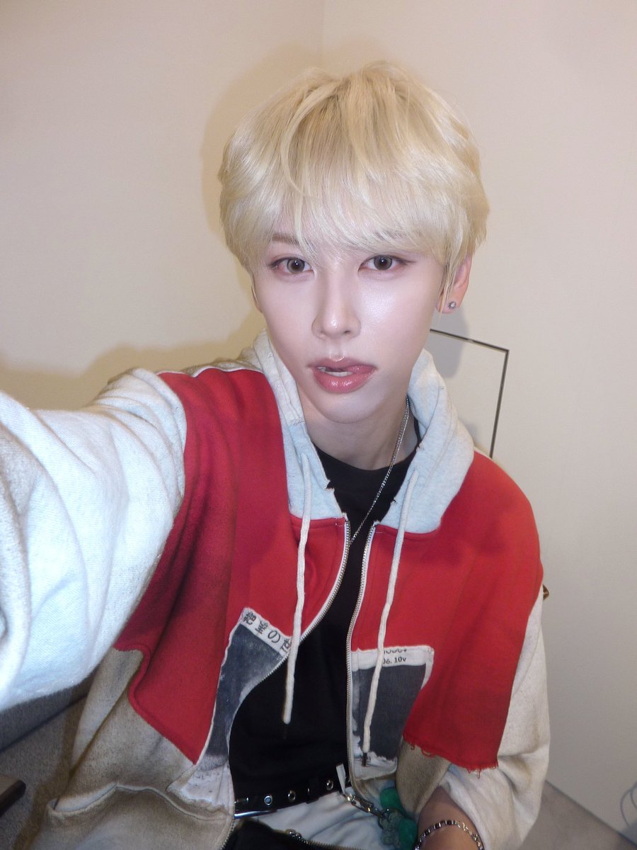 howss1_'s tweet photo. 대천사 미카엘 환생 쿨타임찼다 https://t.co/1tYeqvvi6F