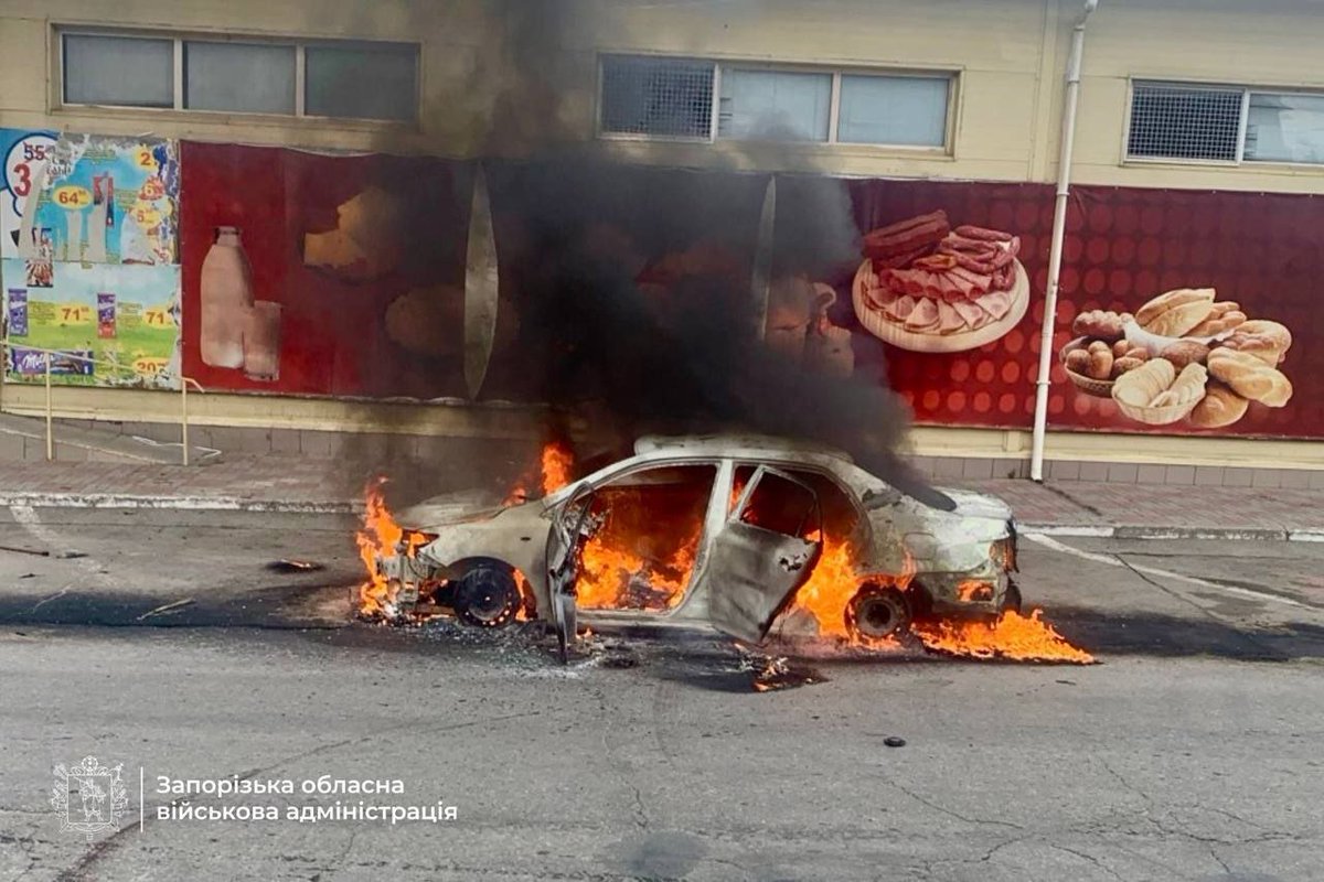 CrimeanVoyager's tweet photo. Zaporizhzhia.

Someone was simply driving, going about their day.

A russian drone targeted their car and burned them alive inside it.

russia is nothing but a murderous state. Period. https://t.co/sbz4gWh6eT