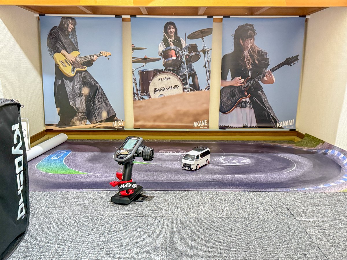 TakLP760's tweet photo. 新しいミニッツ部屋できた！！
隠し部屋みたいでいい感じ
けどちょっと狭くてDDLABOトラックSサイズでもちょっと収まらなかった…😭
どっちか端少しカットしようかな https://t.co/Gv1jAfNdbR