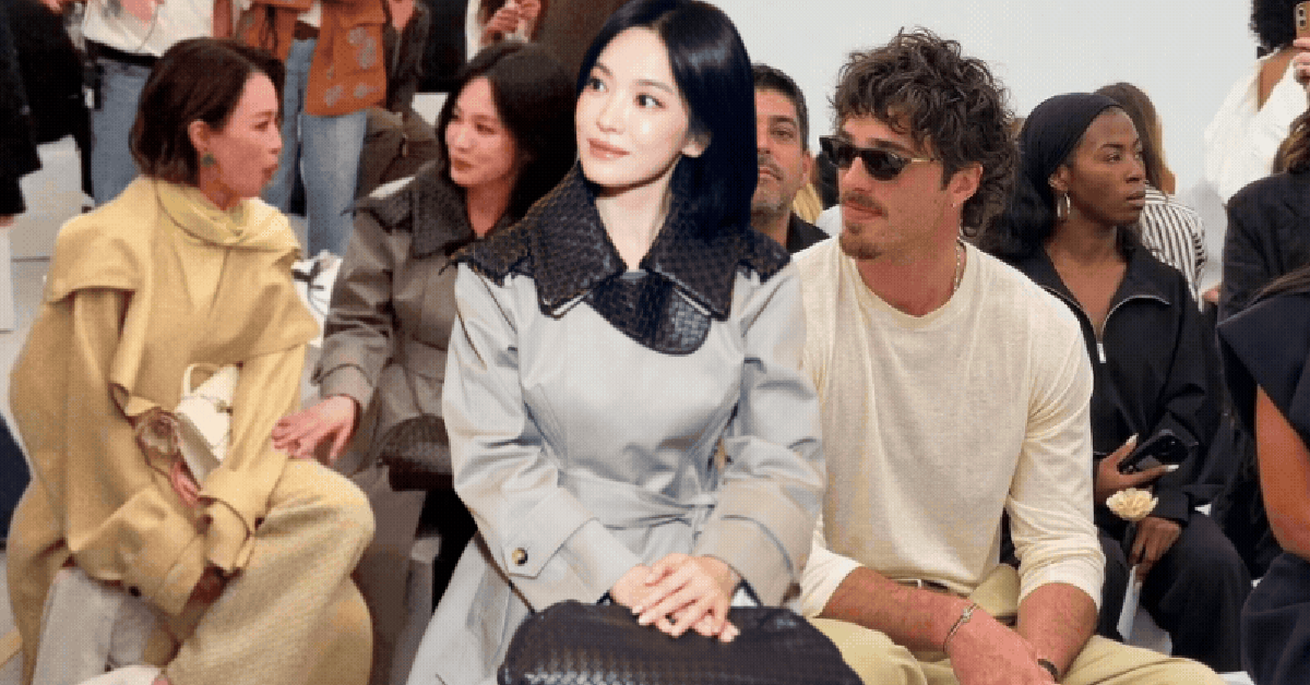 JessNeCole's tweet photo. Tối 26/9, show diễn Bottega Veneta tại Milan thu hút dàn sao quốc tế trong khuôn khổ Milan Fashion Week Spring/Summer 2027. Song Hye Kyo, nay là Đại sứ Thương hiệu, nổi bật với phong cách quite luxury qua chiếc trench coat xám đặc trưng. https://t.co/eVOLKjcgJL