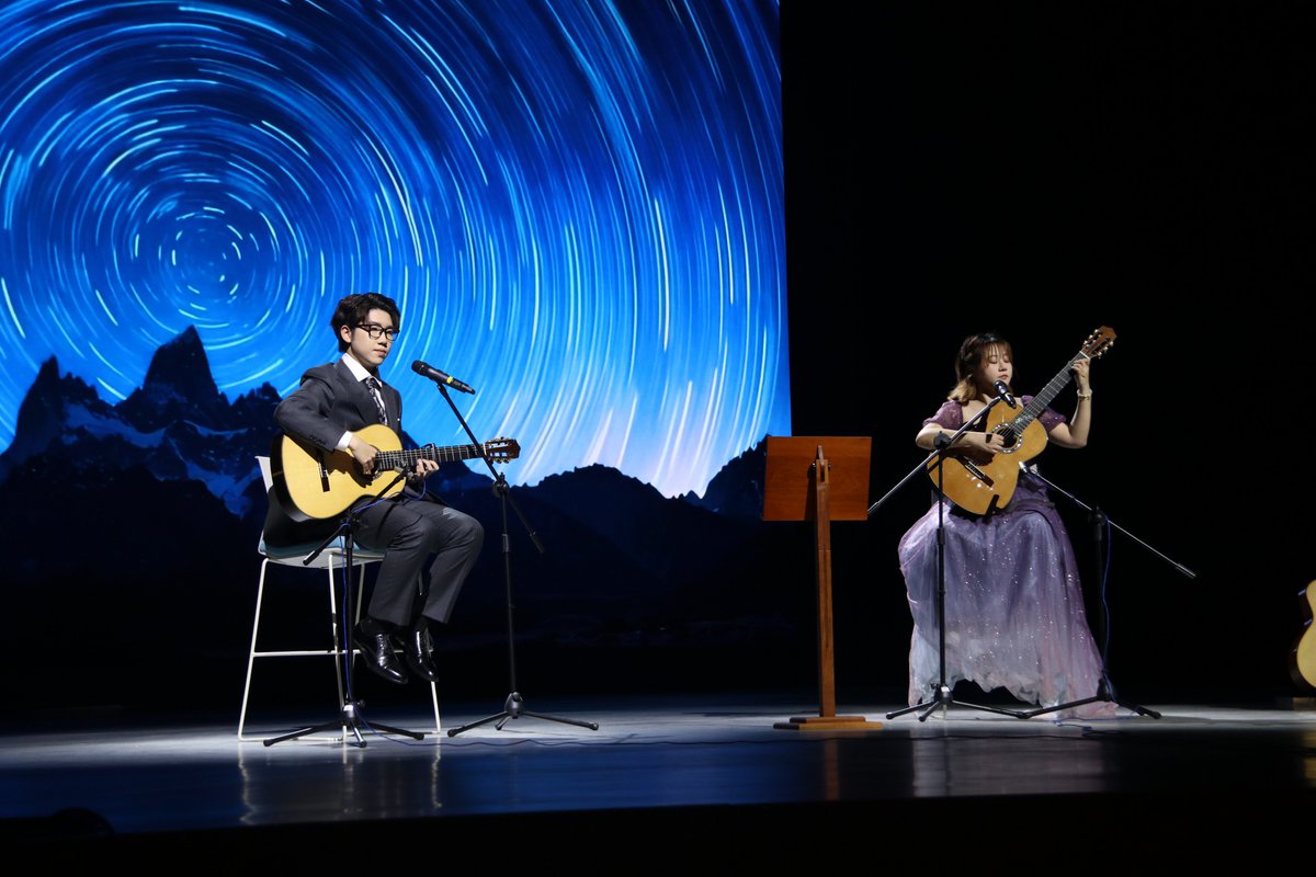 royriver599189's tweet photo. Just caught the indie folk band’s tiny live show at the downtown café—raw vocals, perfect harmonies, and that intimate vibe that makes every seat feel like front row!  Who else was there https://t.co/VB4lNIw9yn