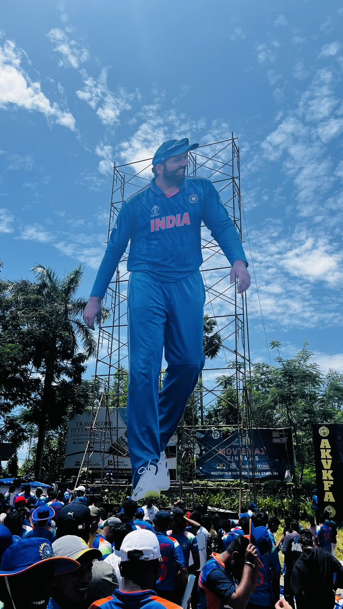ashishpant43's tweet photo. We are in Sanju Samson territory but there’s is no shortage of love for Rohit and Kohli in Trivandrum #IndvsWI @cricinfo https://t.co/5nwoeURGyj