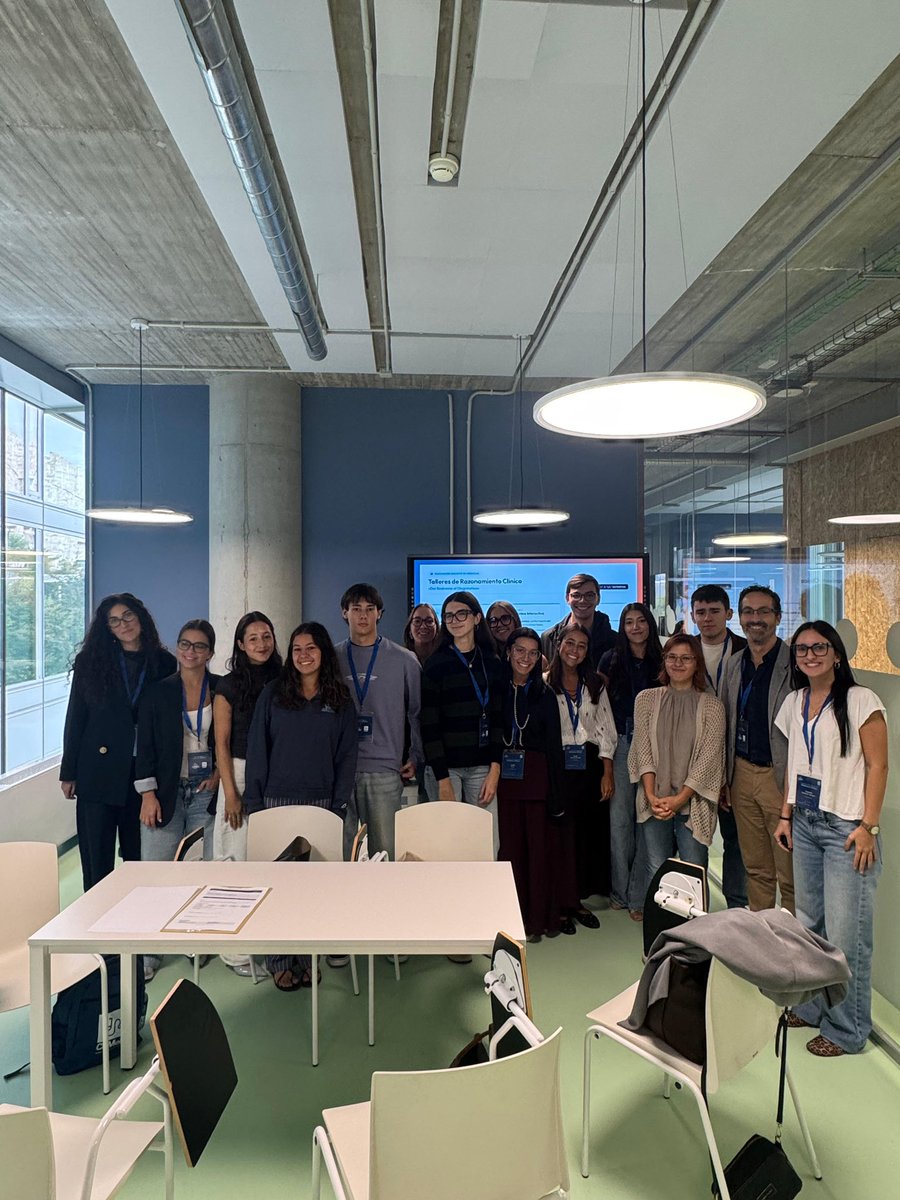 Info_Rares's tweet photo. 🩺📚 Más de 600 asistentes en #CIMEC2026 y dos jornadas intensas de Medicina, talleres y aprendizaje en Santiago. 
Un placer compartir con Miguel Jaquet, Carlota Lago, Pablo Fernández y Blanca Moyano nuestro “Código Diagnóstico”: razonamiento clínico + gamificación + trabajo en equipo. 🔐🧠
👏 Enorme trabajo de toda @comefgalicia , colaboradores y patrocinadores (@idis_research , @UniversidadeUSC , @ACIS_sergas , @sociedadSEEN @MutualMedica @SanofiES @GSK_ES)
El futuro de la Medicina también se construye así.