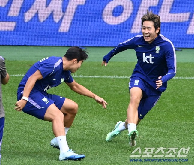 IOkcat's tweet photo. 오구오구 신나쪄요 https://t.co/U8TpwPCmiS