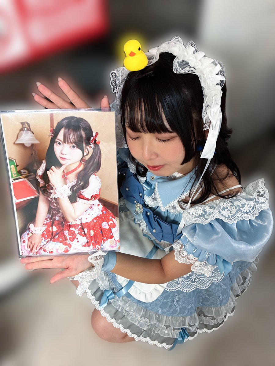 Akine_chan17's tweet photo. 今日もありがとう~🥲
初カバー曲「ロマンスのスタート/乃木坂46」でした🫡✨️

あんまり歌ったことない感じの曲で楽しかった‼️
私の中では初めて坂道さん系統の曲やったかも！これで私も清楚系アイドル(？)

そして、9月ラストライブは誕プレにポスターいただきました笑 https://t.co/Vm1mrzvkVs