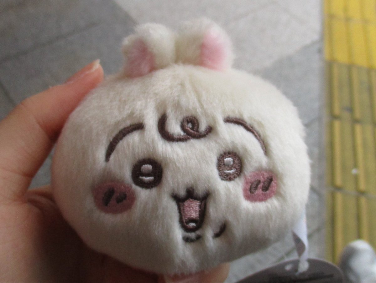 S_rabbit_2's tweet photo. 짝꿍이 도쿄 가서 뽑아줬던 베이비 딸랑이 한입에 넣을 수 있을 듯 커염띠 https://t.co/ymiUx5AWyM