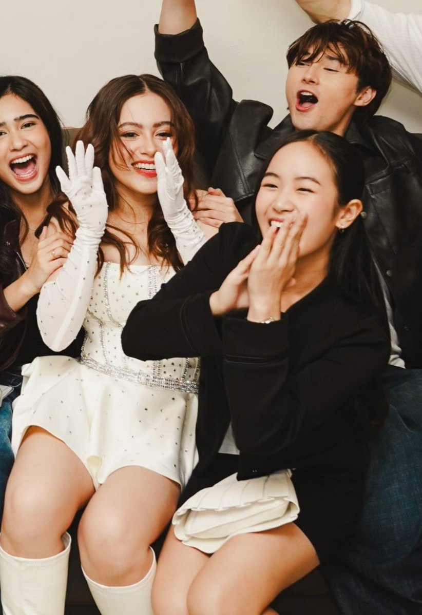 elevenprint's tweet photo. another capkrys photos shdjsjsjs cuties https://t.co/af4d0uNGdr