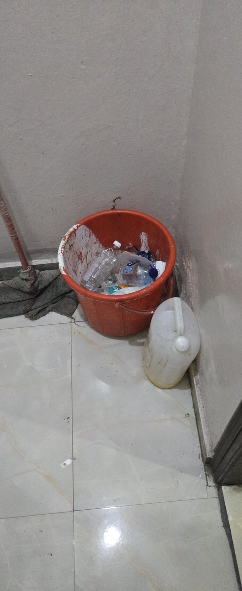 KeshavP03213345's tweet photo. @RogersWilladny I have alot and alot of photos, this is totally worst service,  sharing washroom with 5 rooms @bookingcom take action immediately. A square hotels and homes- green park residency the property name https://t.co/o5tquDN0wD