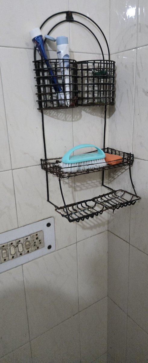 KeshavP03213345's tweet photo. @RogersWilladny I have alot and alot of photos, this is totally worst service,  sharing washroom with 5 rooms @bookingcom take action immediately. A square hotels and homes- green park residency the property name https://t.co/o5tquDN0wD