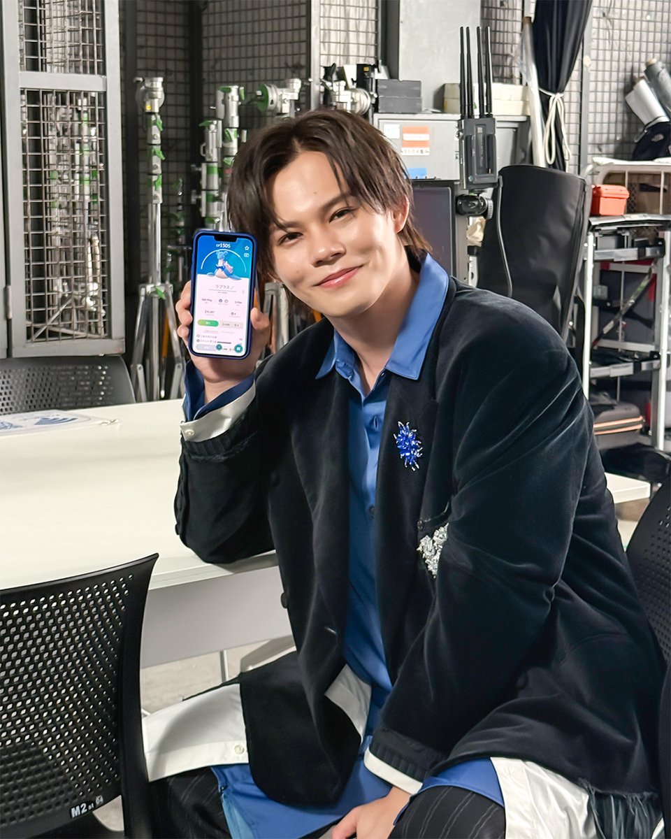 PokemonGOAppJP's tweet photo. ■━━━━━━━━━━━□
┃  オフショット公開💙 　 ┃
□━━━━━━━━━━━■

＼お誕生日おめでとうございます🎉／

カイさんは撮影中
「ラプラス」をゲットできたよう💭

「ポケストップ」もたくさん見つけて
楽しんでいただきました📍

ぜひwebCMもあわせてお楽しみください🎶

@sd_bt https://t.co/soeayfpmFW