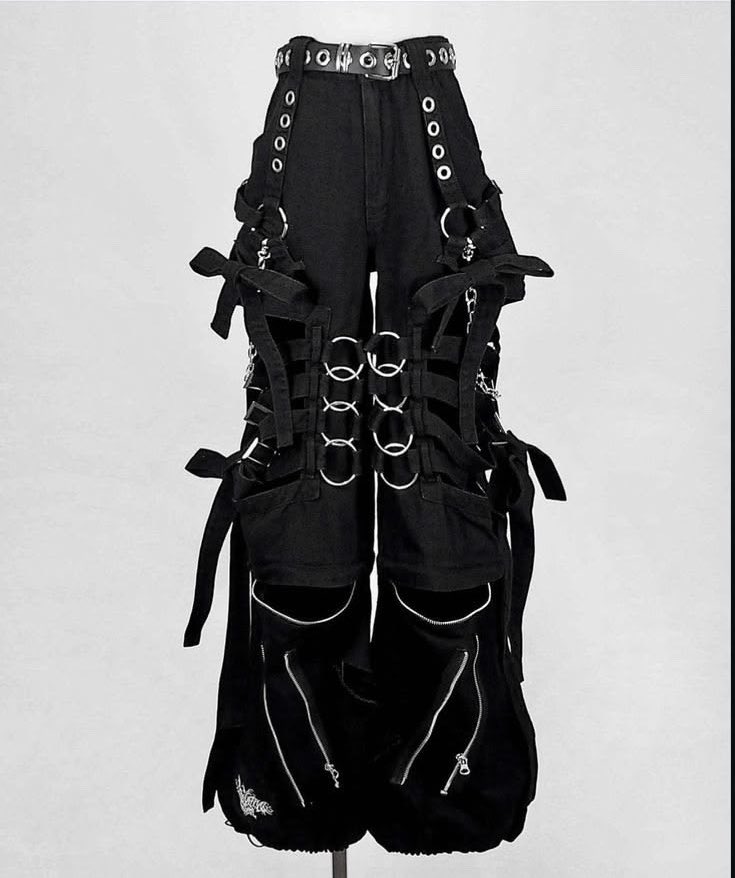crimsonheirloom's tweet photo. dark, intricate, and unapologetically unconventional. https://t.co/ie7jtTDUf4