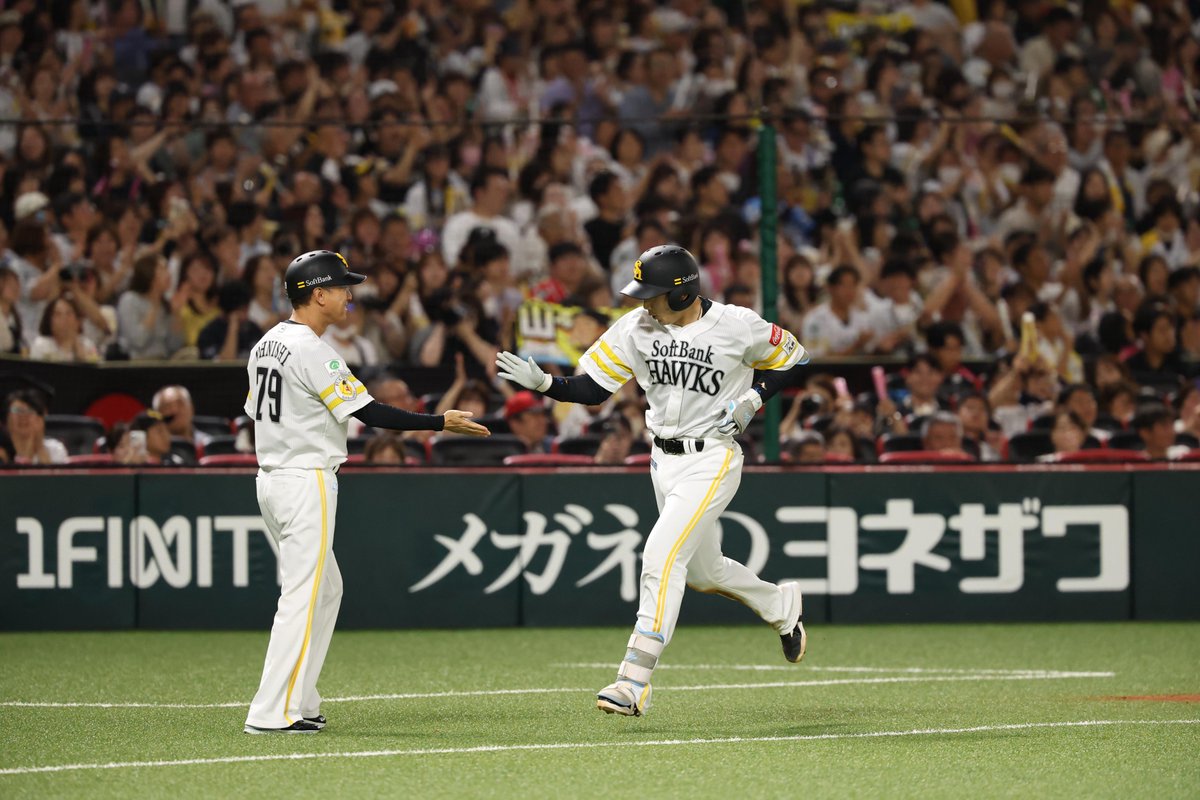 takafullc2's tweet photo. 今宮健太選手　7回裏3ランHR

「思い切って振り抜くことができました。

まずこの試合は晃さんからもらったチャンスだと思っていました。

ショートというポジションでも色んなことを思い出しながらプレーをし、打席ではホームラン含む4安打と結果として出せたことを、ポストシーズン、日本シリーズと、これからに向けて何かきっかけにしたいと思います。

とにかく特別な試合で結果を出すことができて良かったです」