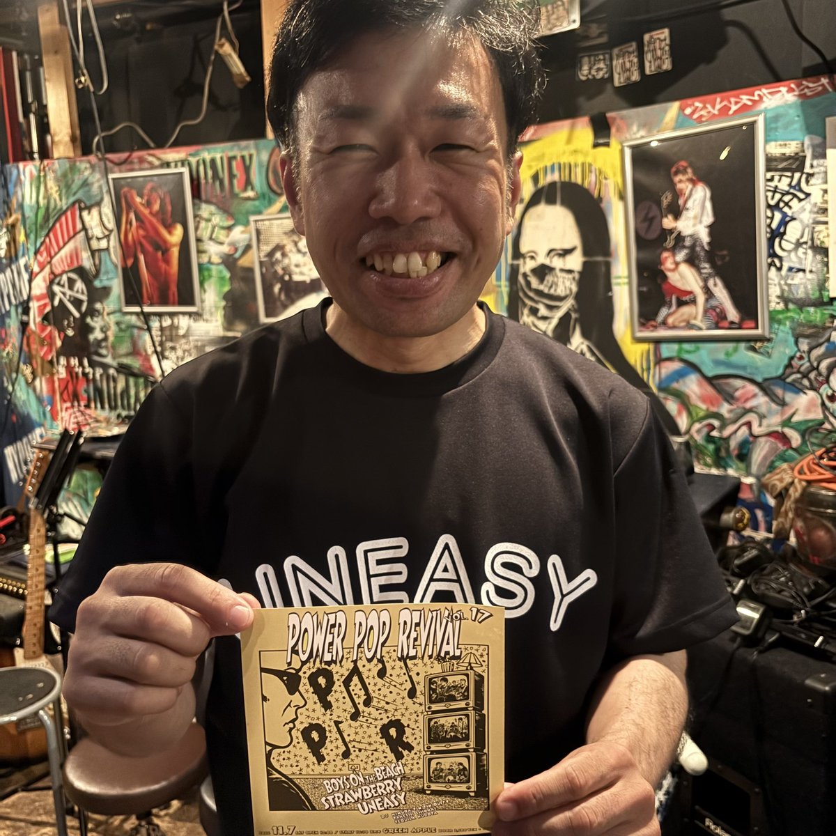 tequila_kubota's tweet photo. フライヤー渡したよ。

『Power Pop Revival vol.17』
11.7(Sat)Open 18:00 Start 18:30
at Green Apple (高円寺)
door 2500yen＋1drink

チケットの取り置きは、各バンド・DJまでDMにてご連絡をお願いします。

#ppr
#botb
#Strawberry
#UNEASY
#GreenApple https://t.co/a5qYZaQntj