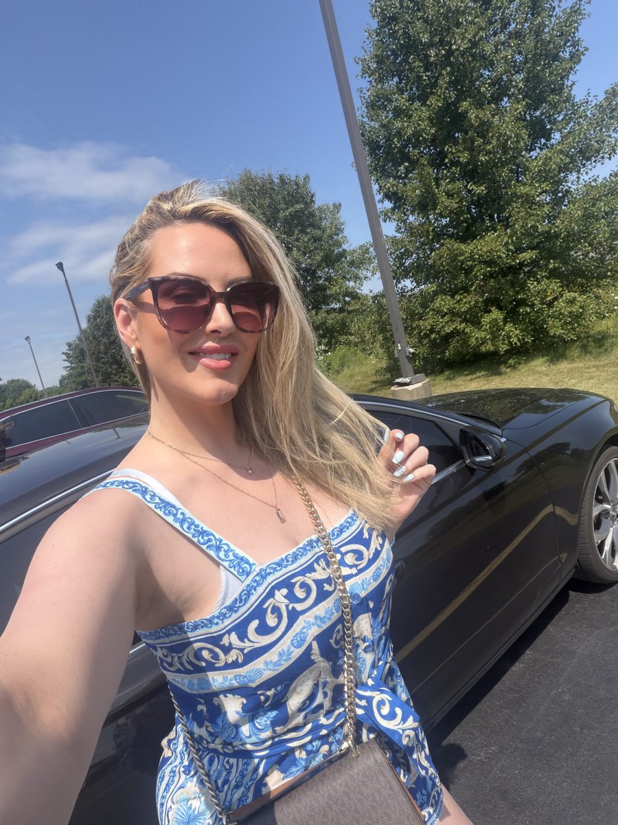Miss___Rose_'s tweet photo. GM GM 🙋🏼‍♀️☕️ Happy Sunday ☀️ https://t.co/3Op8sXKCWu