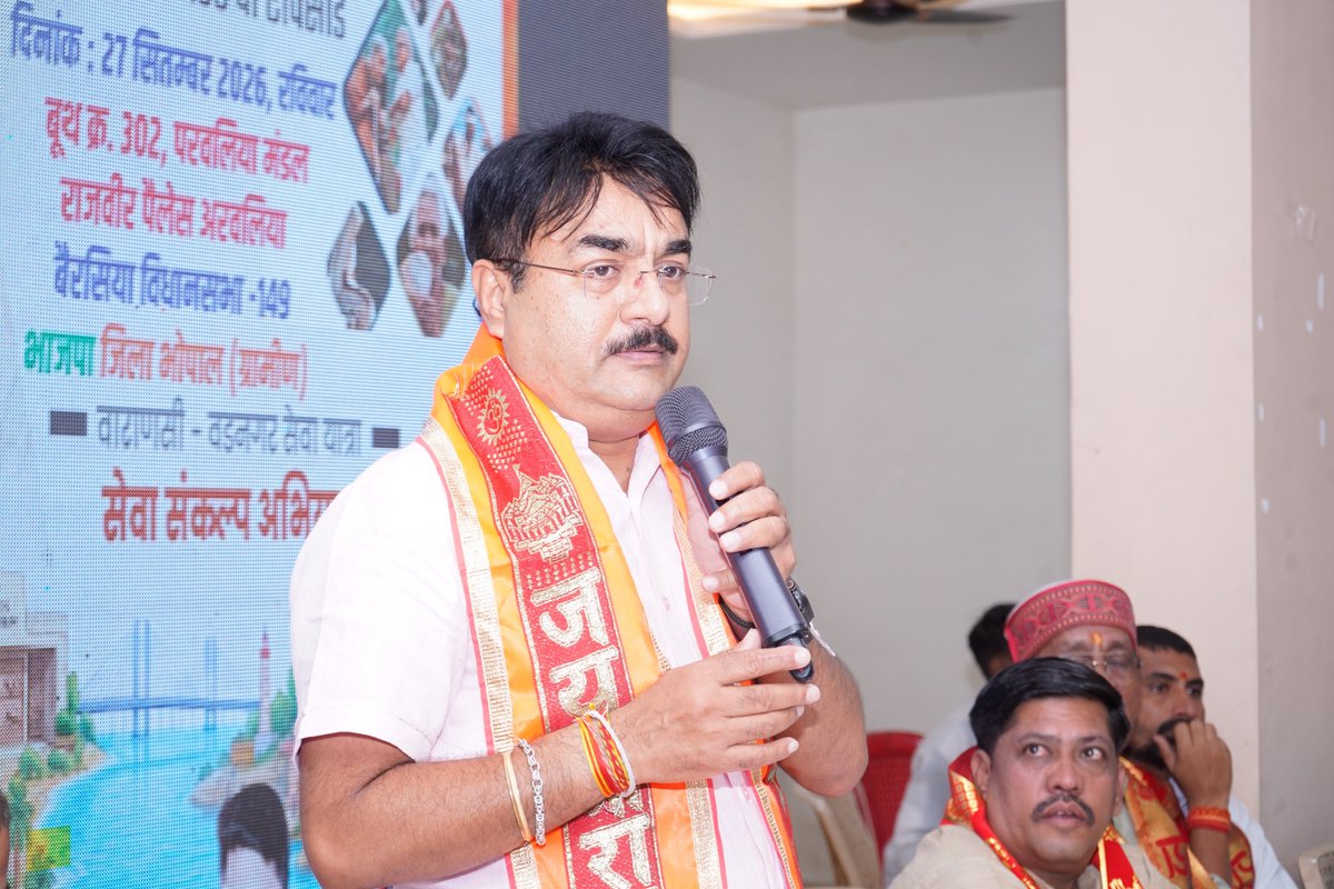 nsp2106's tweet photo. आज जनपद पंचायत फंदा भोपाल के ग्राम पंचायत अरवलिया में माननीय प्रधानमंत्री श्री @narendramodi जी की #मन_की_बात का 'सेवा संकल्प यात्रा' के युवा साथियों के साथ सामूहिक श्रवण किया। राष्ट्र निर्माण में जनभागीदारी और सकारात्मक सोच को समर्पित प्रधानमंत्री जी की #MannKiBaat प्रत्येक भारतीय के लिए प्रेरक होती है।

इस अवसर पर #सेवा_संकल्प_अभियान के अंतर्गत वाराणसी से वडनगर तक जा रही #SevaYatra के यात्रियों से अनुभव सुनकर उनसे संवाद किया।

इस दौरान बैरसिया विधायक श्री विष्णु खत्री जी, युवा मोर्चा प्रदेशाध्यक्ष श्री श्याम टेलर जी, भोपाल ग्रामीण जिला अध्‍यक्ष श्री तीरथ सिंह मीणा जी, स्थानीय जनप्रतिनिधि, भाजपा पदाधिकारीगण, युवा मोर्चा पदाधिकारी सहित नागरिकजन उपस्थित रहे।