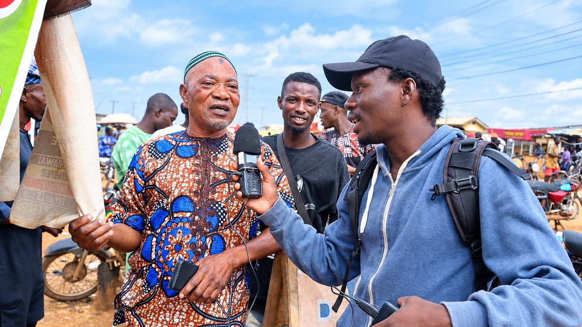 abrahamtunde5's tweet photo. VOICE OF THE STREET! 🗣️🇳🇬

Yesterday, i hit the streets to ask Nigerians one big question: WHO DO YOU WANT IN 2027?

We spoke to 5 Nigerians and their answers were very interesting, some are calling for continuity, others are calling for change!

#VoiceOfTheStreet #NigeriaDecides https://t.co/lNnVTWHJY1
