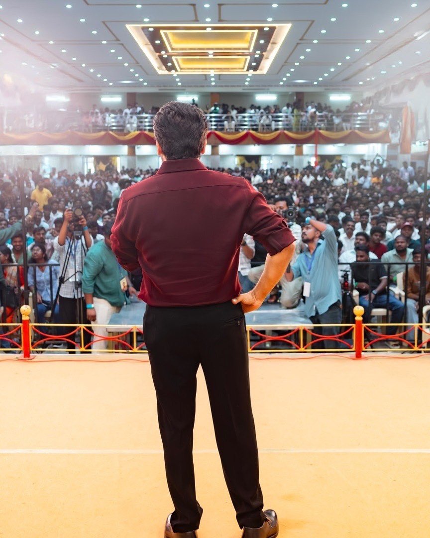 SuriyaFansTeam's tweet photo. • EXCLUSIVE | Stills From Fans Meet ❤️🔥
@Suriya_offl #TheOneSuriya https://t.co/M9sglk2koM