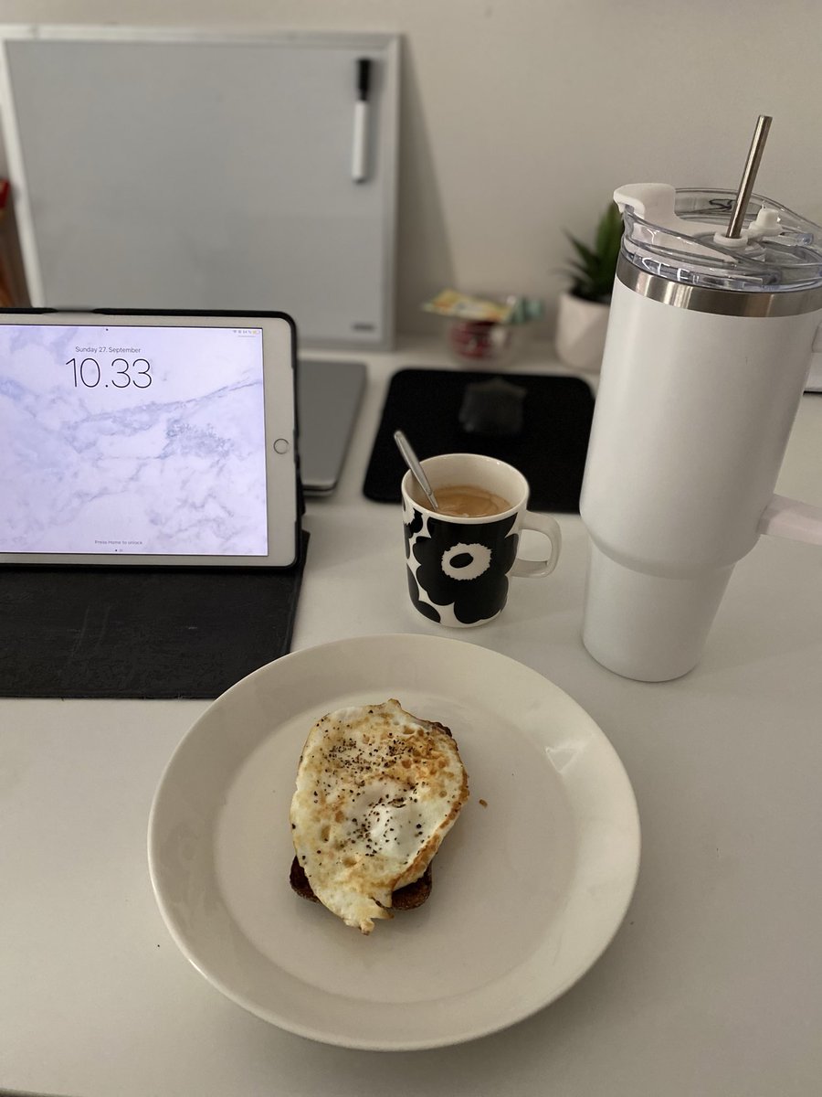 slowglowup's tweet photo. I had breakfast: an egg on rye bread, some coffee, and water. Probably around 170 calories

I’m going to visit my family today, so I’ll probably have a more social day and enjoy some time with them 🤍 https://t.co/6xw3QiS9DZ