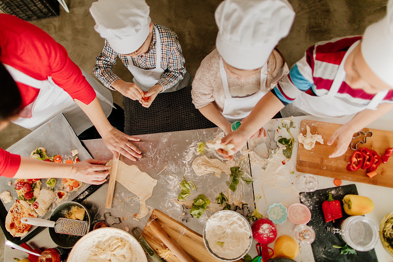 WallaceHeabj's tweet photo. Hoy cocinamos juntos con mi familia, risas y pan recién hecho: lo mejor del día ， https://t.co/YzcVbsO0WH