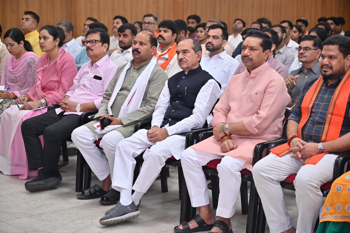 ajaeybjp's tweet photo. आज जयपुर स्थित भाजपा प्रदेश कार्यालय पर आदरणीय प्रधानमंत्री श्री @narendramodi जी के 138वें ‘मन की बात’ कार्यक्रम को पार्टी पदाधिकारी एवं कार्यकर्ताओं के साथ सुना।

#MannKiBaat #मन_की_बात #MannKiBaat138 https://t.co/0ittwz6gwh