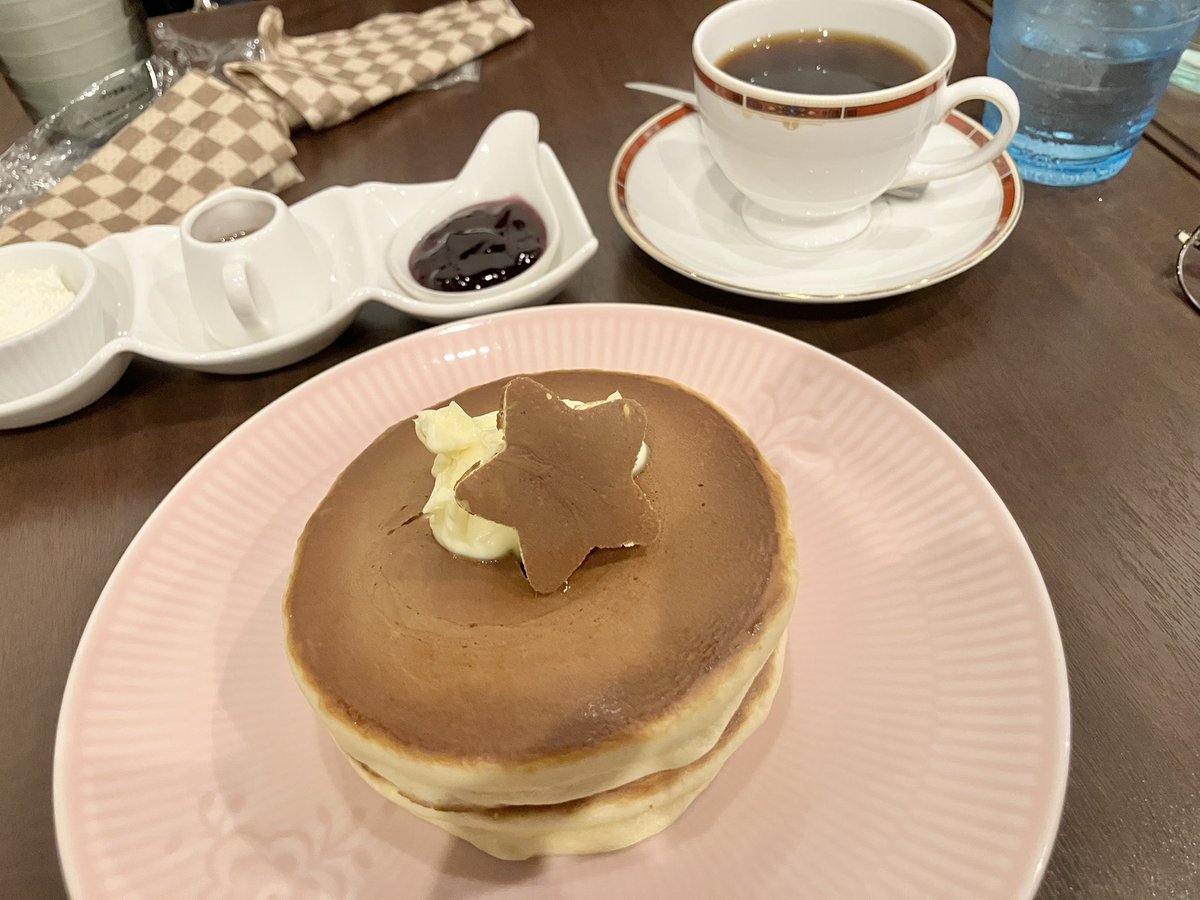 keikimonkeydan's tweet photo. 京都！！
蕎麦と日本酒とビール🍻とホットケーキ🥞 https://t.co/jDNhD5w3wO