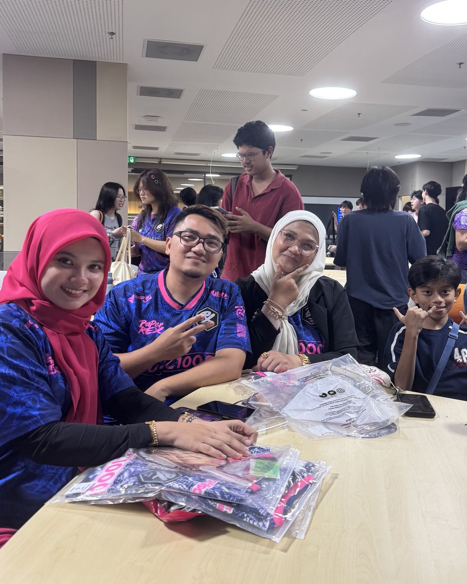 pprxteam's tweet photo. d4v41’s ace was for the homecrowd 🙂‍↕️We had a great time at our recent Watch Party in Malaysia! 

Thank you to everyone who came down to support, and CNS MUSA for organising this with us 🙏🏻

➡️ Swipe for the reaction to the win! https://t.co/YVwOOIXabG