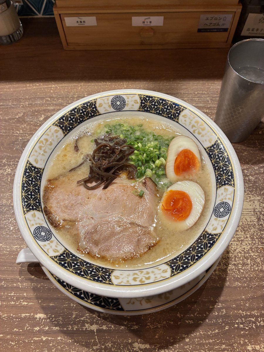 da1_homi's tweet photo. 大阪でも豚骨ラーメン。
いまいち！

#神虎 https://t.co/lSRTyBbLH2