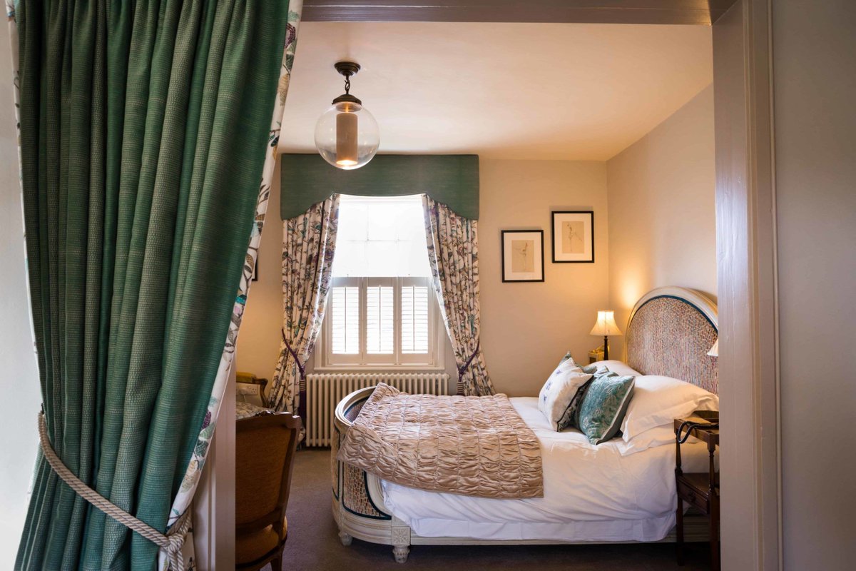 GoodHotelGuide's tweet photo. 'People come here for the food, and for good reason,' says a Guide insider of The Olive Branch Clipsham, a buzzy pub with rooms, which is 'very much ye olde village inn, with rustic furniture and roaring fires under the beams'.

https://t.co/HckhE6c6re

#GoodHotelGuide https://t.co/kz9N3UExj5