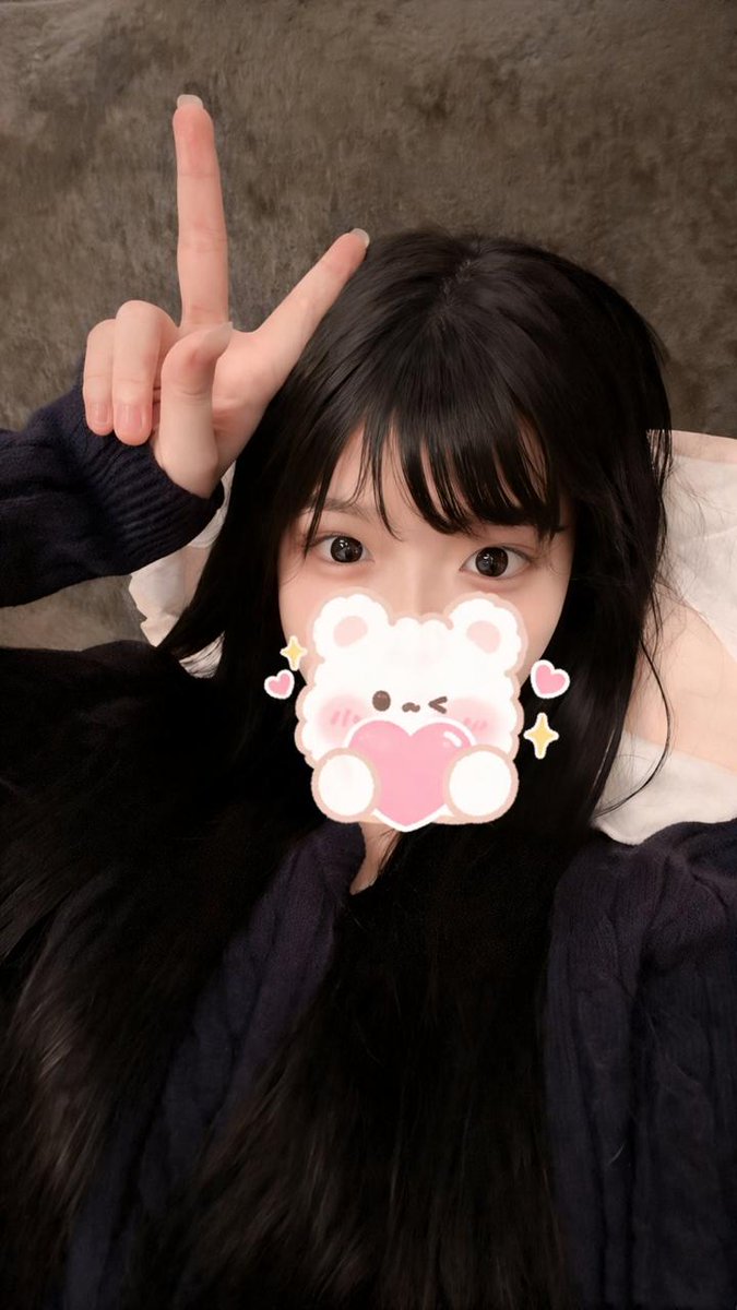 poetaz5's tweet photo. 上海 18 大一 女生 没经历过 支持检测

自己做兼职家教，每个月能赚500多元，妈妈知道之后反而停掉了她的生活费。实在是很难生存下去了所以才找到了我们。她的外貌条件是属于那种有一点点婴儿肥，很可爱的感觉。

如果刷到我们帖子有为人父母的朋友，记住，不要克扣你孩子的生活费。 https://t.co/RNwRCBdLYF