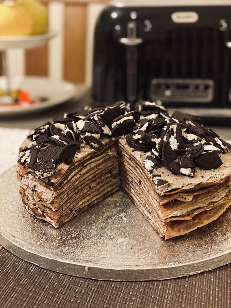 LaterneSama's tweet photo. 皆さん、こんにちは. Aku habis bikin kue sebelum berangkat ke Fujimitei. Yang mau ke sana aku traktir yuk! Boleh sebut dan pilih salah satu dari tiga varian ini, ya. Jangan sungkan. 😸 Ambil banyak juga boleh! お誕生日おめでとう untuk kita @LyraaSama, @ZanzioSama, @EnkaiSama! 🎂 https://t.co/5NyHM6fkuK