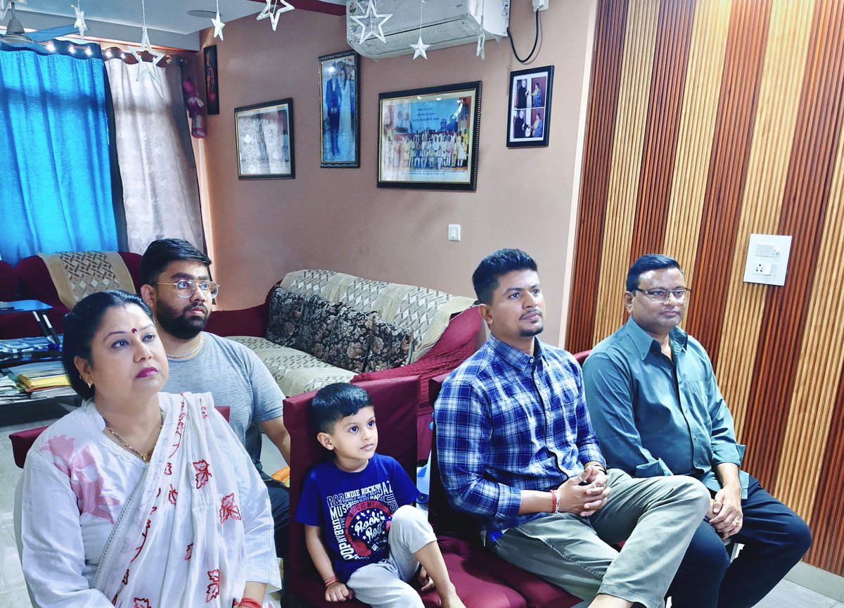sonakumari07's tweet photo. आज करोल बाग विधानसभा के पहाड़गंज मंडल स्थित बूथ संख्या: 129 में शक्ति केंद्र प्रमुख एवं परिवारजनों के साथ आदरणीय प्रधानमंत्री श्री @narendramodi जी के लोकप्रिय कार्यक्रम #मन_की_बात के 138वें संस्करण को सुना।

#संगठन
#सोना_कुमारी
#MannKiBaat 

@BJP4Delhi 
@PavanRanaRSS https://t.co/JuMZD0W6A9