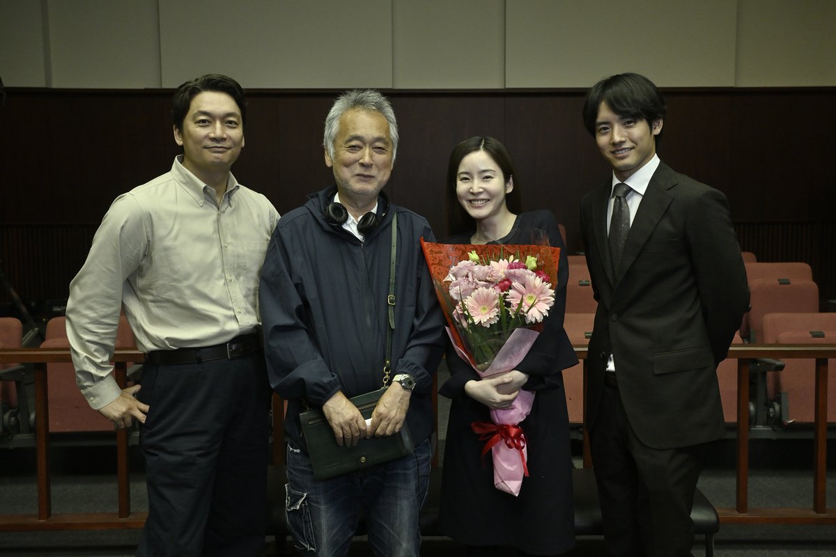 drama_wowow's tweet photo. ✛連続ドラマＷ　東野圭吾「虚ろな十字架」✛
ご視聴ありがとうございました！

#赤楚衛二 さん、蓮佛美沙子さん
ピエール瀧さん、杉本哲太さんの
クランクアップショットをお届け📸

#虚ろな十字架 で感想をお待ちしています🗨️

WOWOWオンデマンドで全話配信中📲
https://t.co/FFy3h3XloJ

#香取慎吾 https://t.co/3xEU8Zd1No
