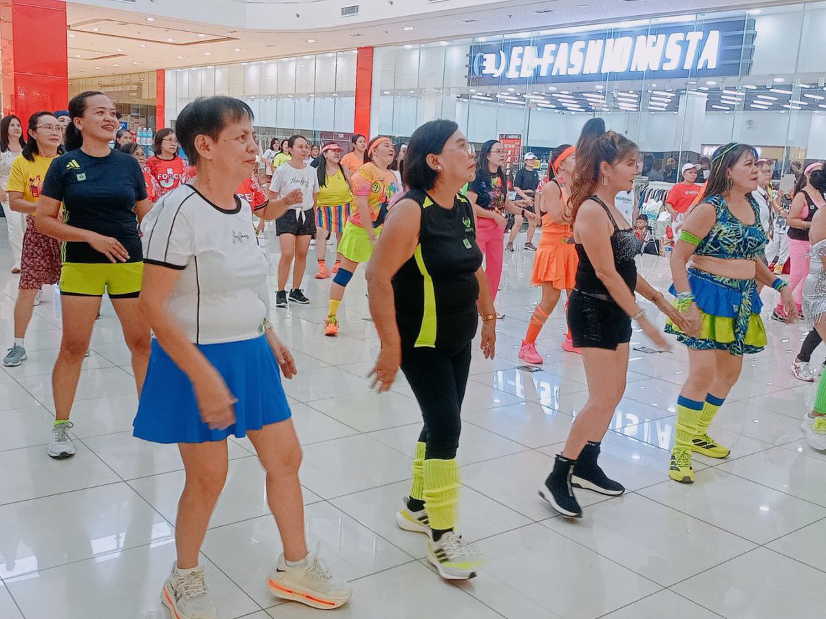 CityMallPh's tweet photo. Feel the beat, move your feet at CityMall's Zumba Community 💃🕺

#CityMallPH #Zumba https://t.co/S5P4fjCGlM