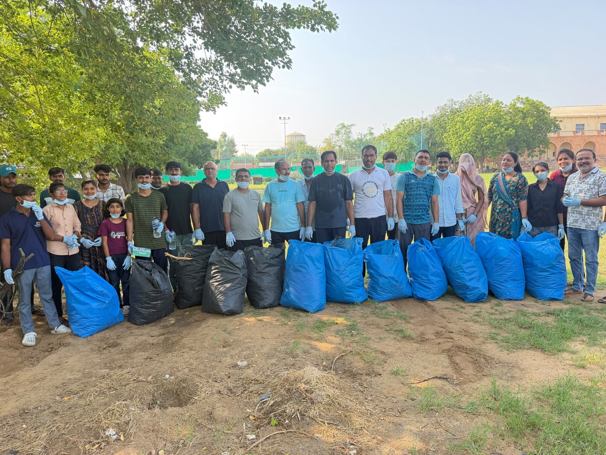 news21national's tweet photo. ‘मेरा शहर—मेरी जिम्मेदारी’, डॉक्टरों ने दिया स्वच्छ भीनमाल का संदेश

#Bhinmal #SwachhBhinmal #SwachhataAbhiyan #CleanIndia #SwachhBharat #BhinmalNews #RajasthanNews #Shramdaan #MyCityMyResponsibility #CleanCity   @bharatsoni9950 https://t.co/tMU6Jyqn5M