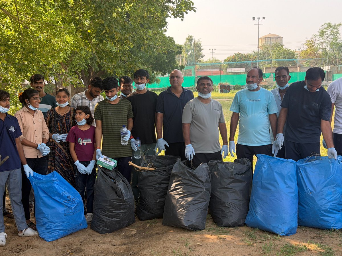 news21national's tweet photo. ‘मेरा शहर—मेरी जिम्मेदारी’, डॉक्टरों ने दिया स्वच्छ भीनमाल का संदेश

#Bhinmal #SwachhBhinmal #SwachhataAbhiyan #CleanIndia #SwachhBharat #BhinmalNews #RajasthanNews #Shramdaan #MyCityMyResponsibility #CleanCity   @bharatsoni9950 https://t.co/tMU6Jyqn5M