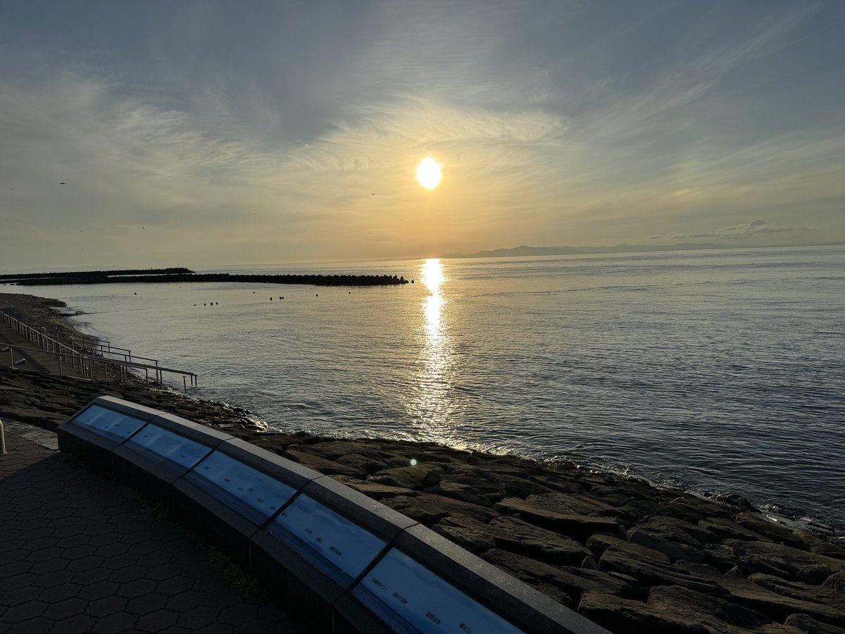 bghmp166ybb2's tweet photo. 大間の夕暮れ。

外は涼しくなってきて気持ちいい。 https://t.co/sxaSIEdH0d