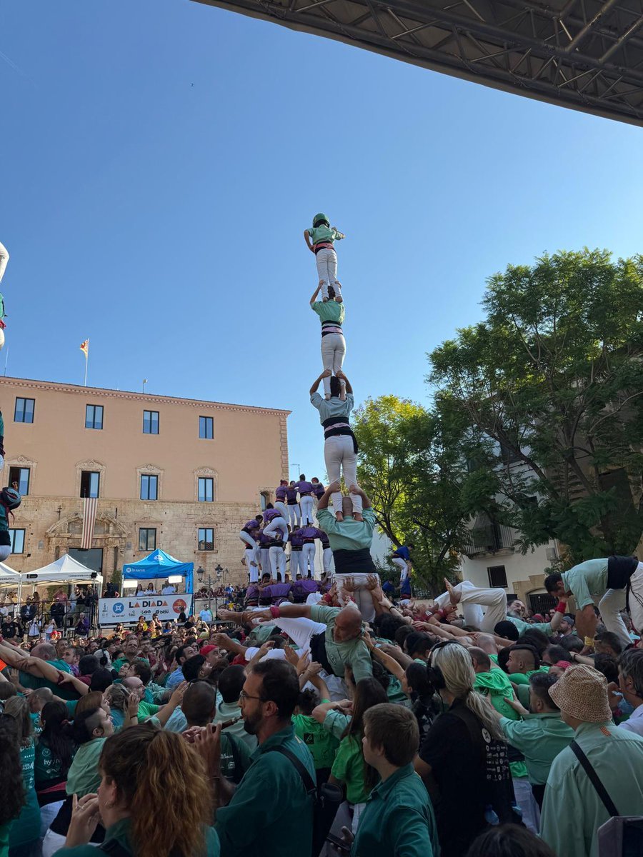 concurscastells's tweet photo. #ConcursTGN2026 🔸  Primera ronda conjunta 

🟢 @CastellerMollet 3de7a
🟢 @cdBerga 3de7a 
����  @CCEsperxats 7de7 
🟢 @esquerdats 7de7

#Castells https://t.co/H86tPVbSG7