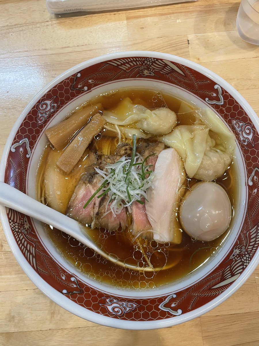 nishimo_maruhan's tweet photo. 周年月間最後の週が始まりました✨
最後までワクワクを追求🏃

🍴🍴明日の献立🍴🍴

太田市藪塚にある
いのちノ中華そば龍ノ谷様へ🍜

澄んだスープの上品な
醤油ラーメン✨

海老豚雲呑が特に美味しかったが
というより具も含めて全てが
美味しかった...
食べてないけど多分チャーハンも
絶対美味しいはず。
ポストしてたら食べたくなってきた。

●4円パチンコ太田市稼働率NO.1☝️

●バーディウィング日本最大級⛳️

♾️♾️♾️♾♾️♾♾️♾♾️♾
接遇の無限の可能性を信じます。
TOPクラスの接遇を目指します！！
♾️♾♾️♾️♾️♾♾️♾♾️♾