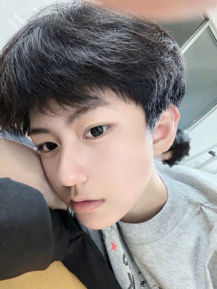 zhangzhpp's tweet photo. 好无聊#0s https://t.co/rz4Xd6KHPp