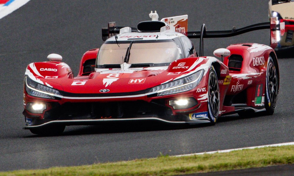 sportscar365's tweet photo. 🇯🇵 TOYOTA'S SMASH AND GRAB: Toyota stole victory from under the noses of Alpine in a thrilling finish to the #6hFuji, as Ryo Hirakawa, Sebastien Buemi and Brendon Hartley moved into the @FIAWEC points lead.

➡️ https://t.co/oDEbwgacTl #WEC https://t.co/riEwXfkZpI